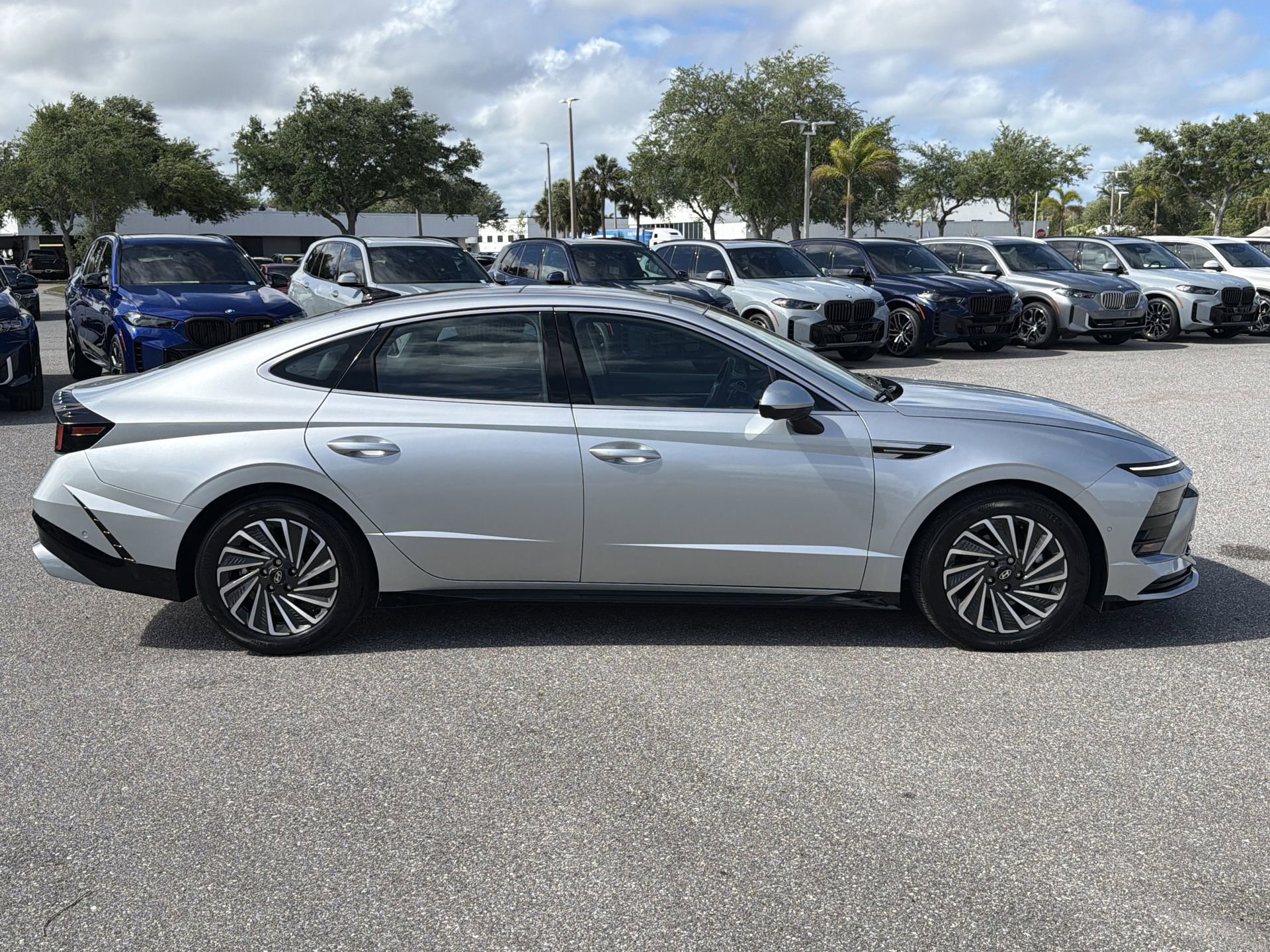 Used 2024 Hyundai Sonata Limited image 3