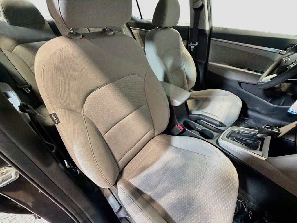 Used 2020 Hyundai Elantra SE FWD image 26