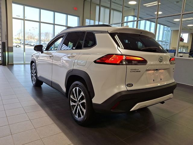 Used 2023 Toyota Corolla Cross XLE image 4