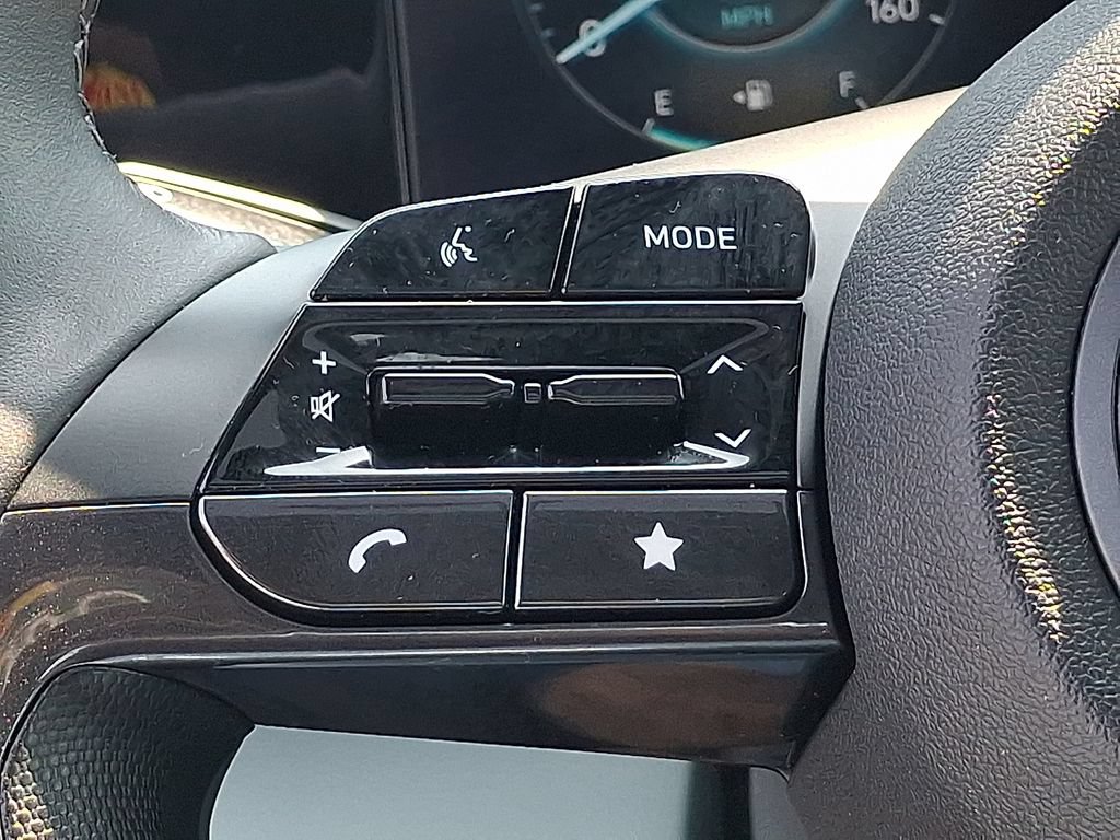 Used 2025 Hyundai Elantra Limited FWD image 16
