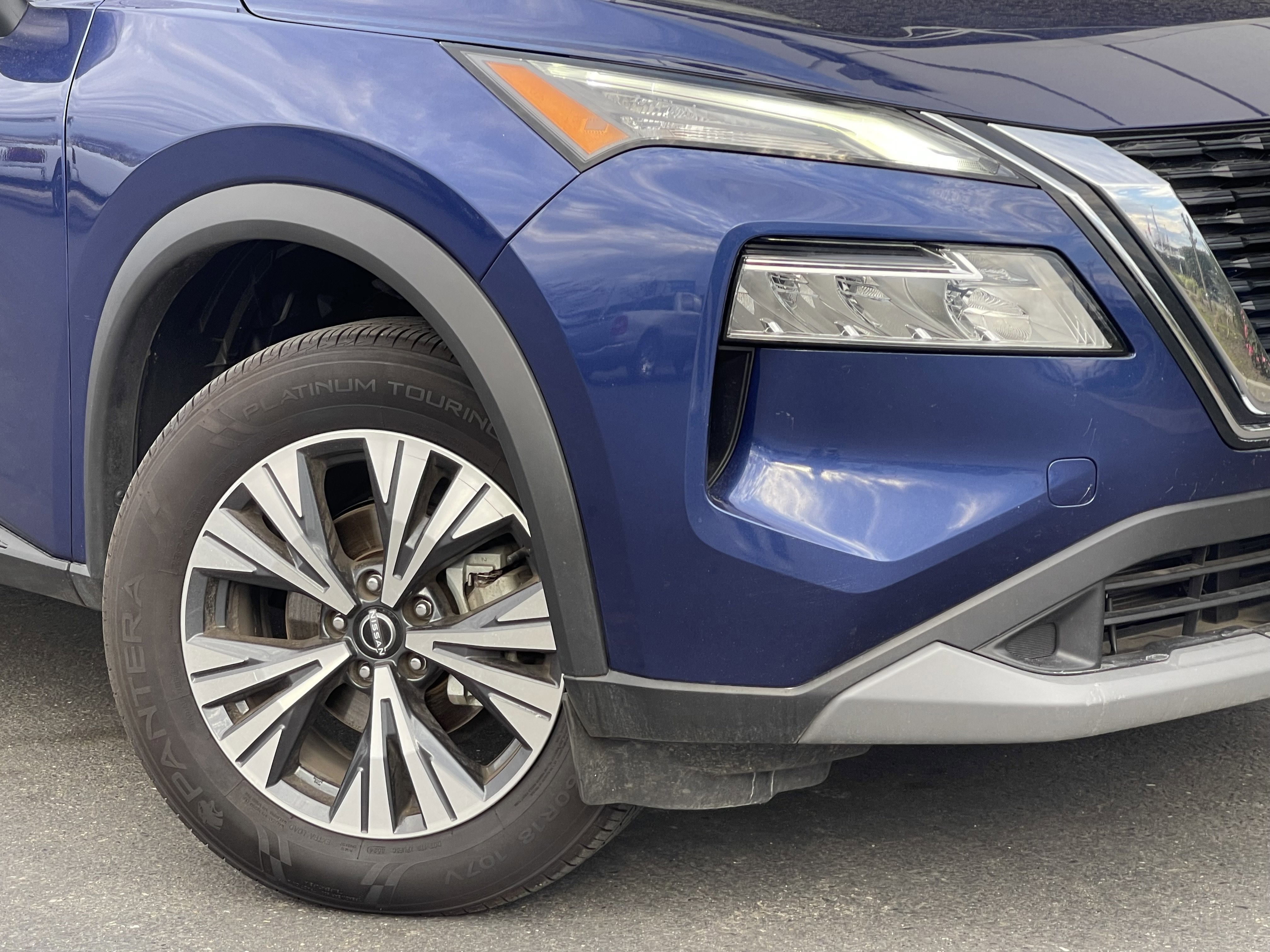 Used 2023 Nissan Rogue SV image 3