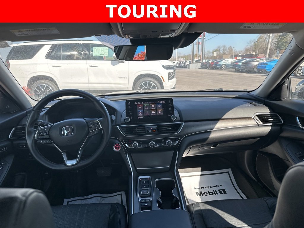 Used 2018 Honda Accord Touring image 2