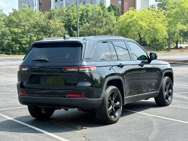 Used 2023 Jeep Grand Cherokee Altitude RWD image 7