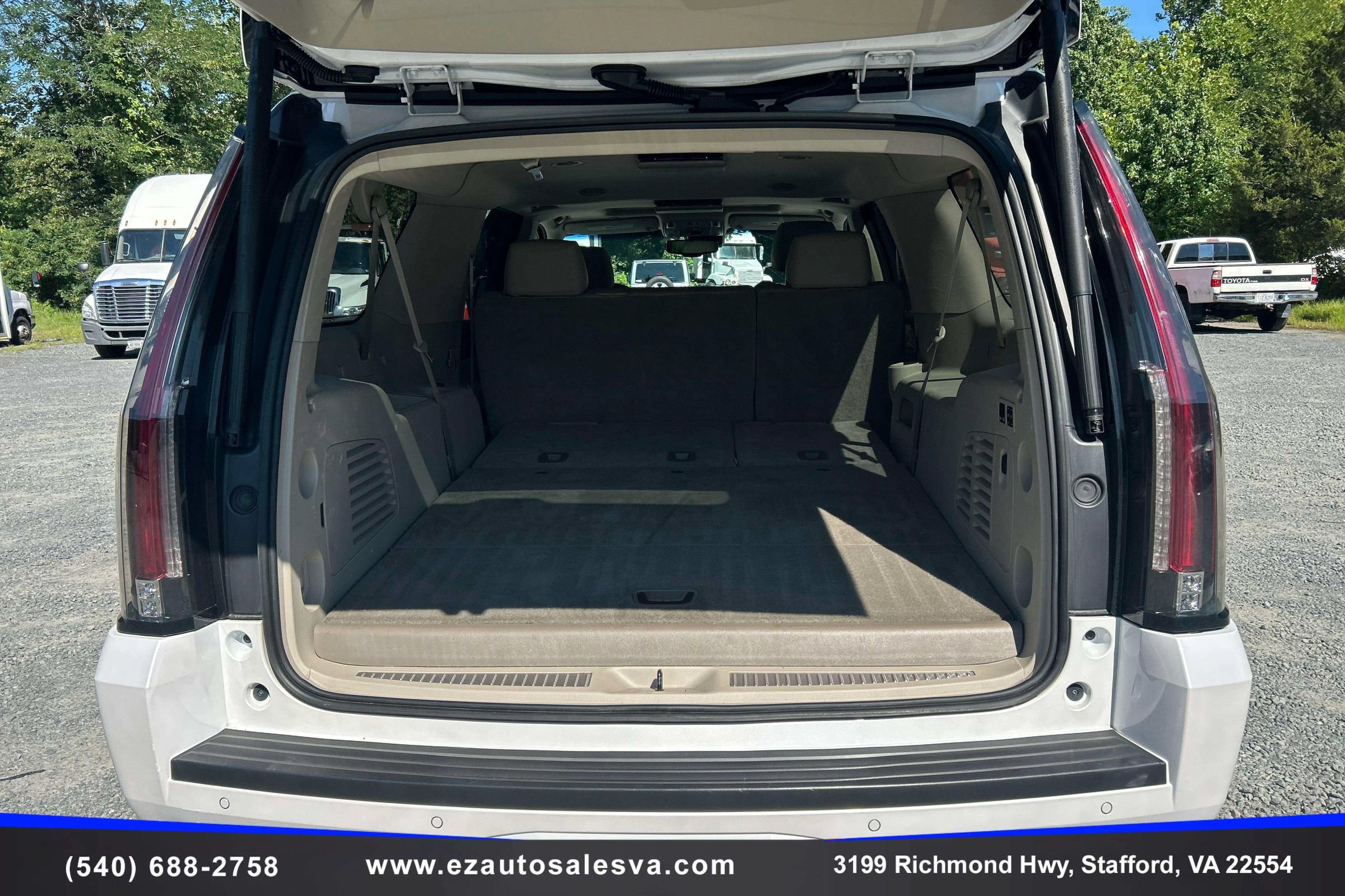 Used 2016 Cadillac Escalade ESV Luxury AWD/4WD image 11