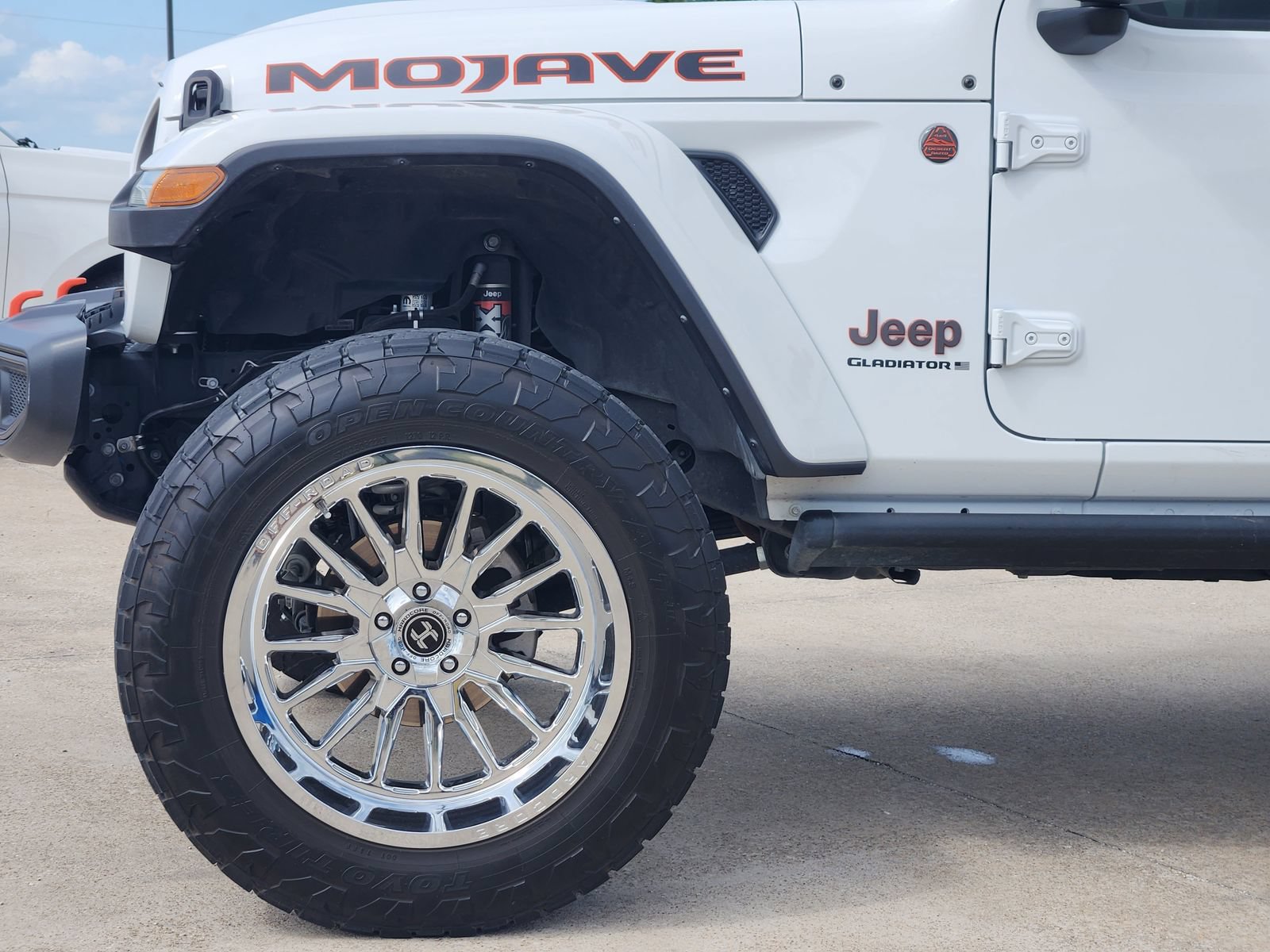 Used 2023 Jeep Gladiator Mojave w/ LED Lighting Group AWD/4WD image 9