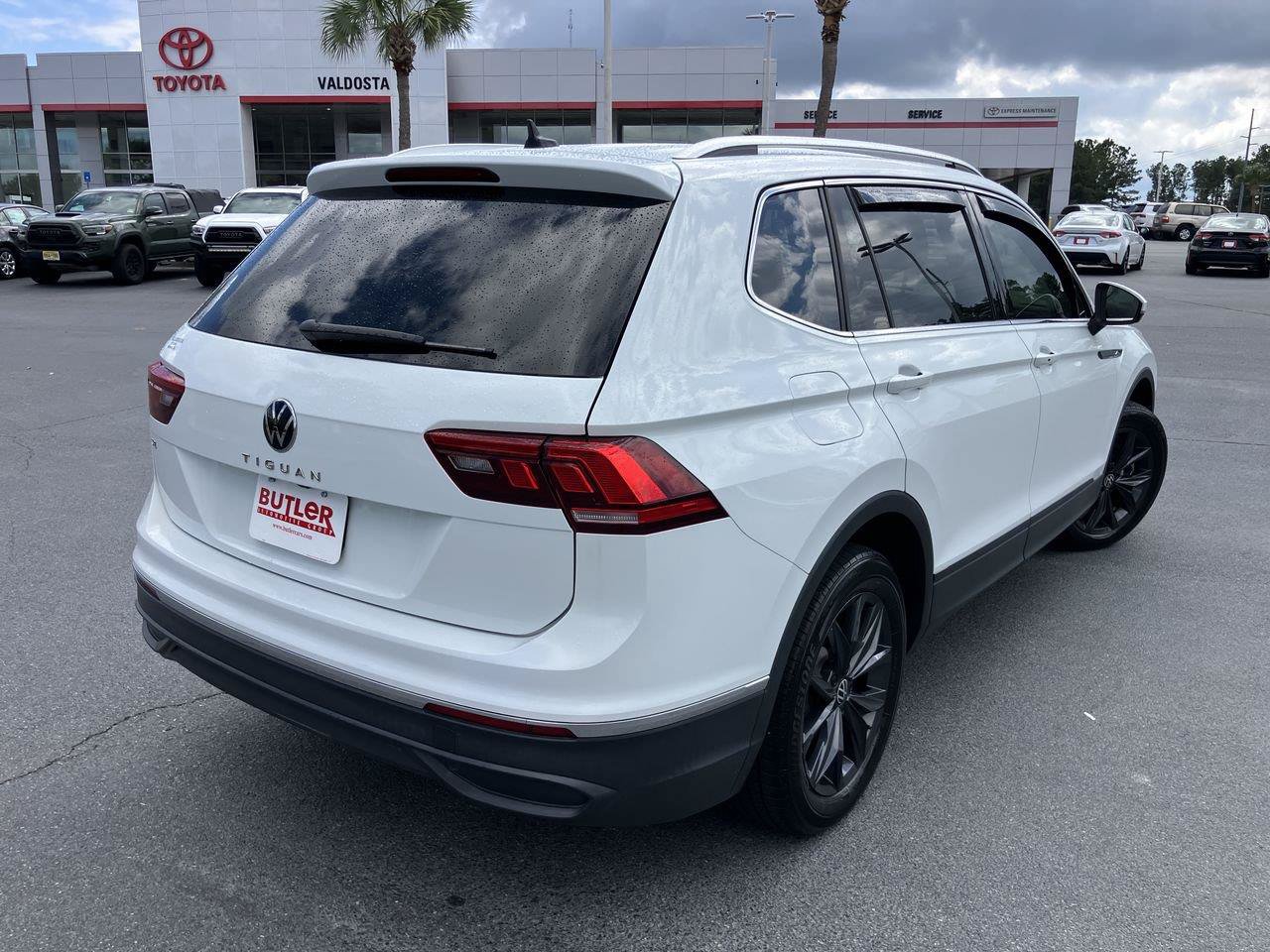 Used 2024 Volkswagen Tiguan SE FWD image 5