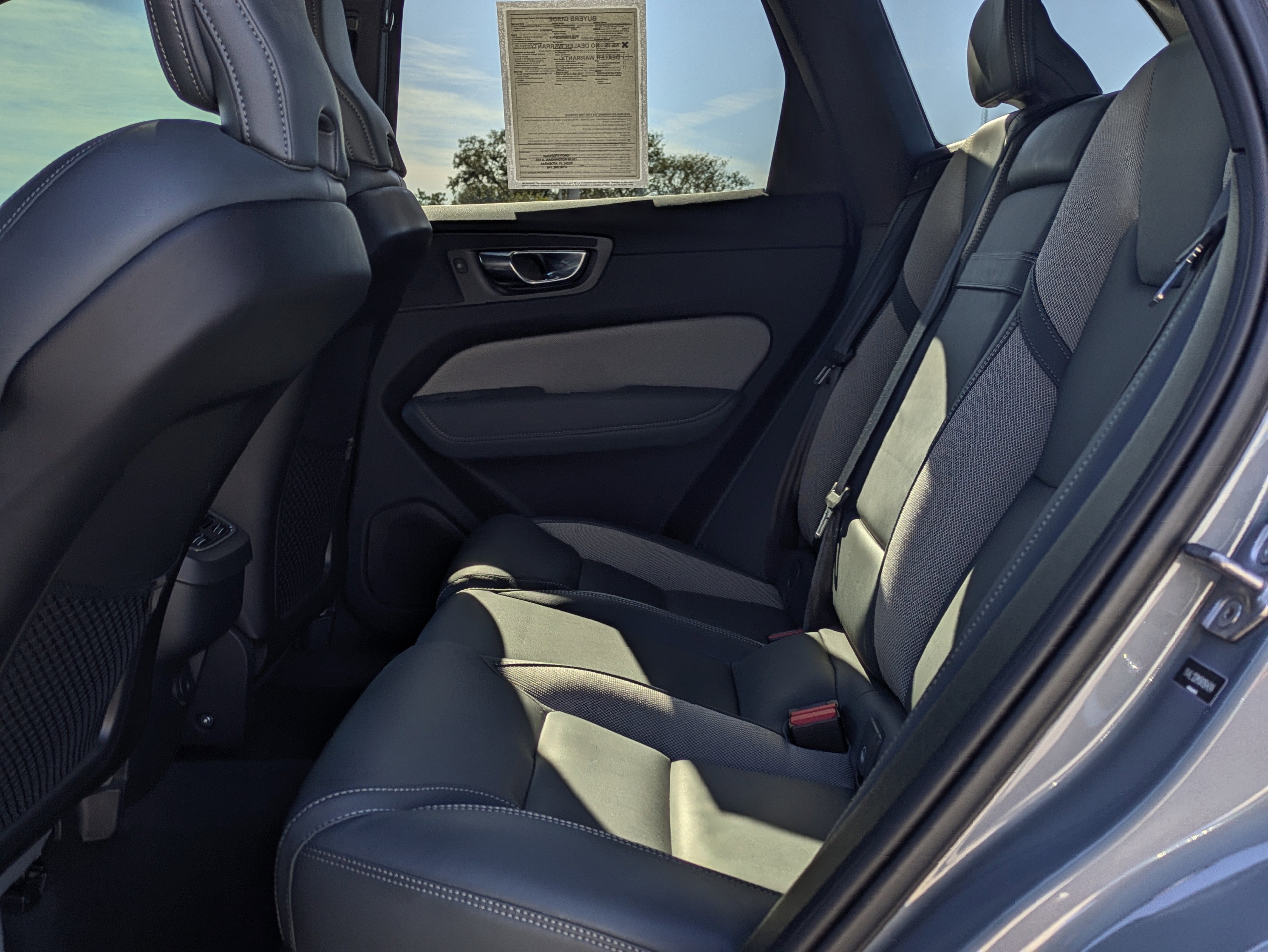 Used 2022 Volvo XC60 B5 R-Design w/ Advanced Package image 15