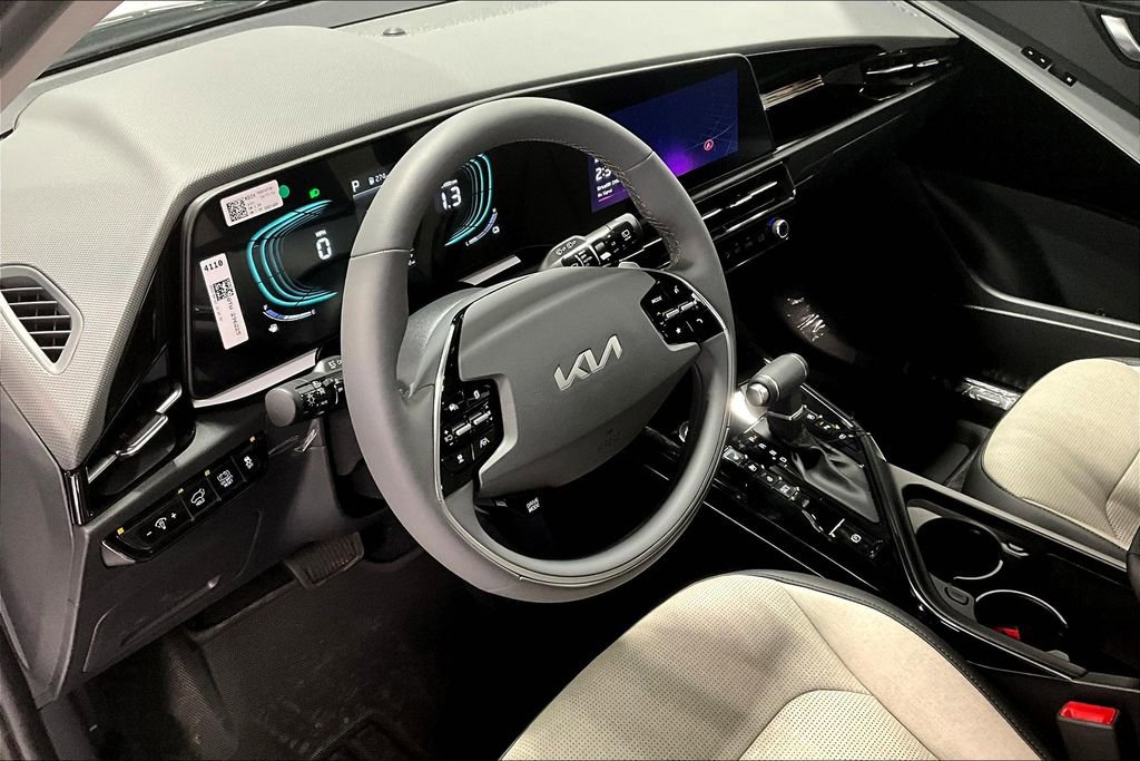 New 2025 Kia Niro SX image 17