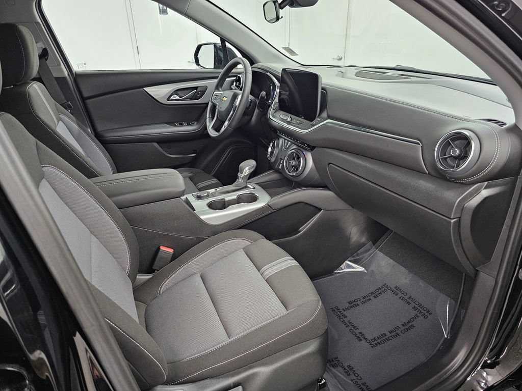 Used 2026 Chevrolet Blazer LT FWD image 25