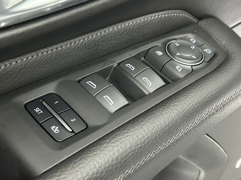 Used 2022 GMC Yukon XL Denali image 38