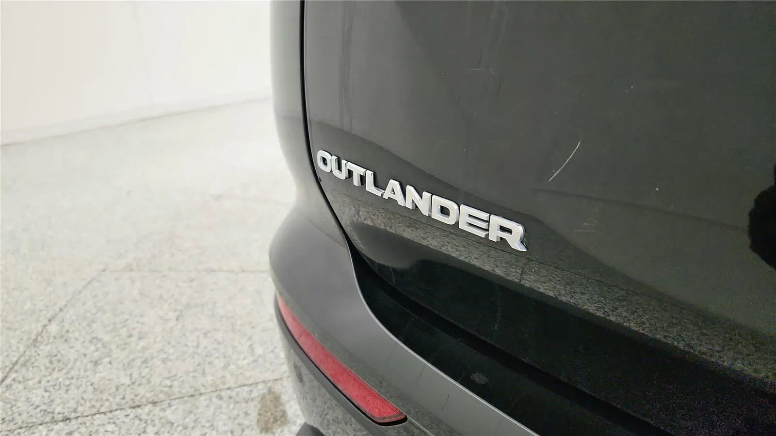 Used 2023 Mitsubishi Outlander ES AWD/4WD image 17
