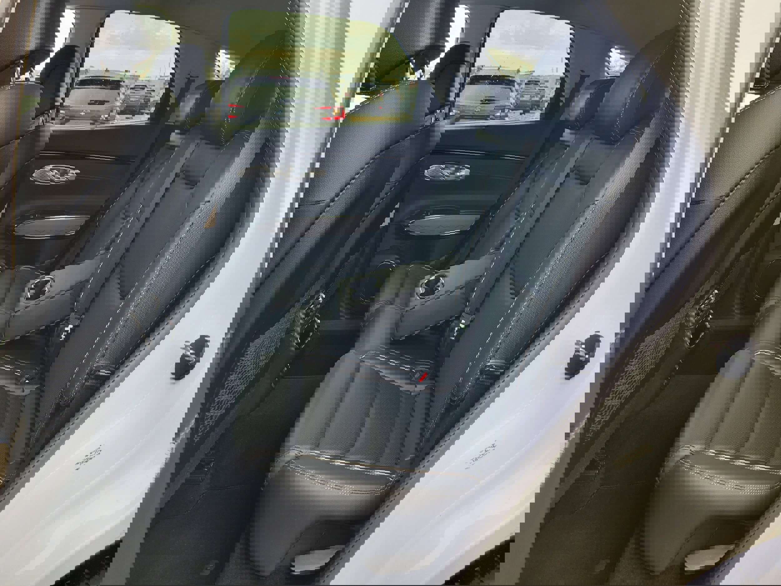 Used 2022 Genesis GV70 2.5T w/ Advanced Package image 32