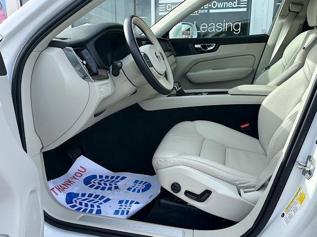 Used 2021 Volvo XC60 T5 Momentum w/ Premium Package image 15