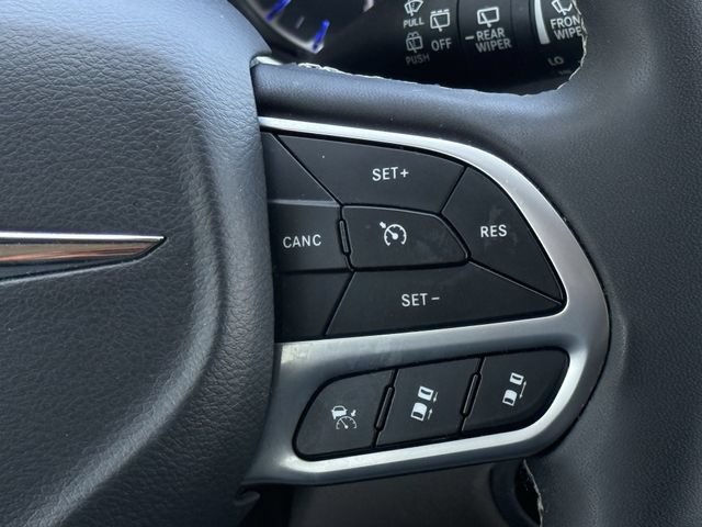 Used 2024 Chrysler Pacifica Touring-L FWD image 14