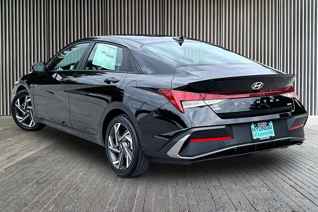 Certified 2025 Hyundai Elantra SEL FWD image 3