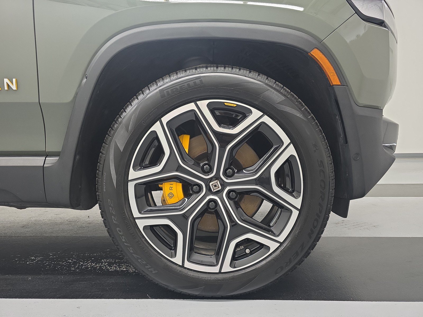 Used 2023 Rivian R1S Launch Edition AWD/4WD image 11