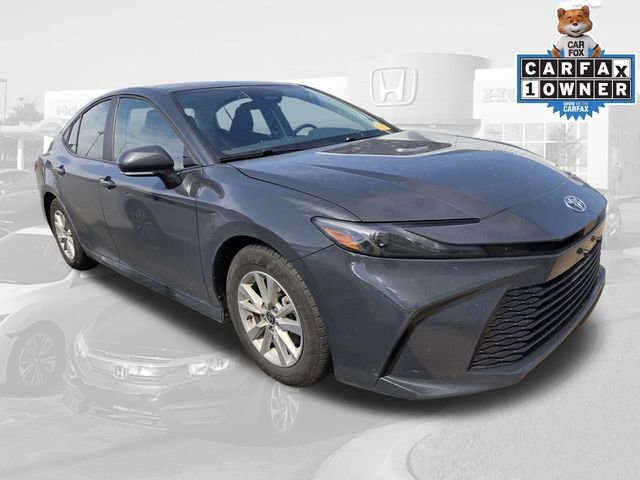 Used 2025 Toyota Camry LE image 3