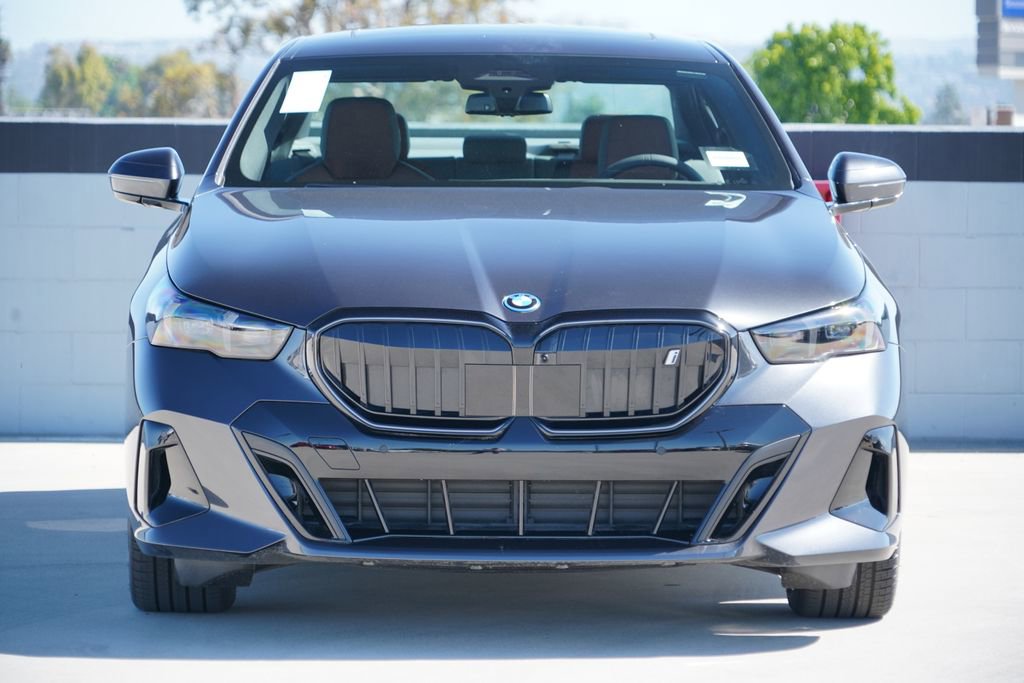 New 2026 BMW i5 eDrive40 w/ M Sport Package RWD image 2