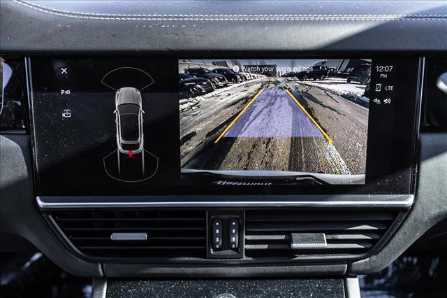 Used 2022 Porsche Cayenne GTS image 18
