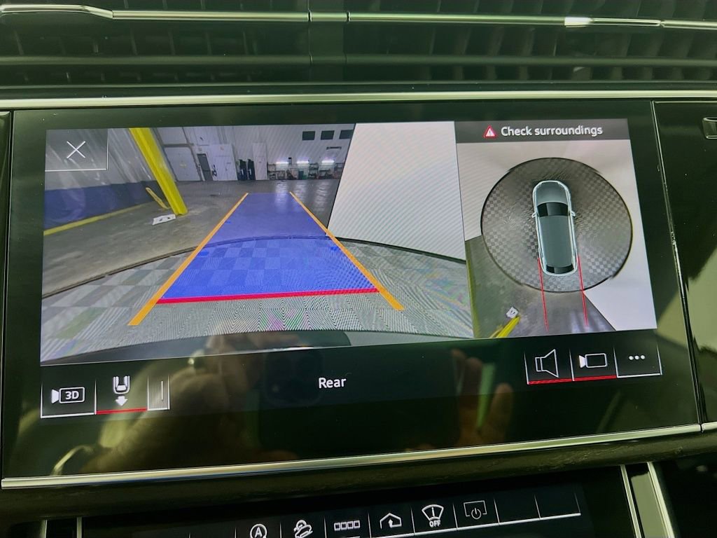 Used 2022 Audi Q8 Prestige w/ Prestige Package image 14