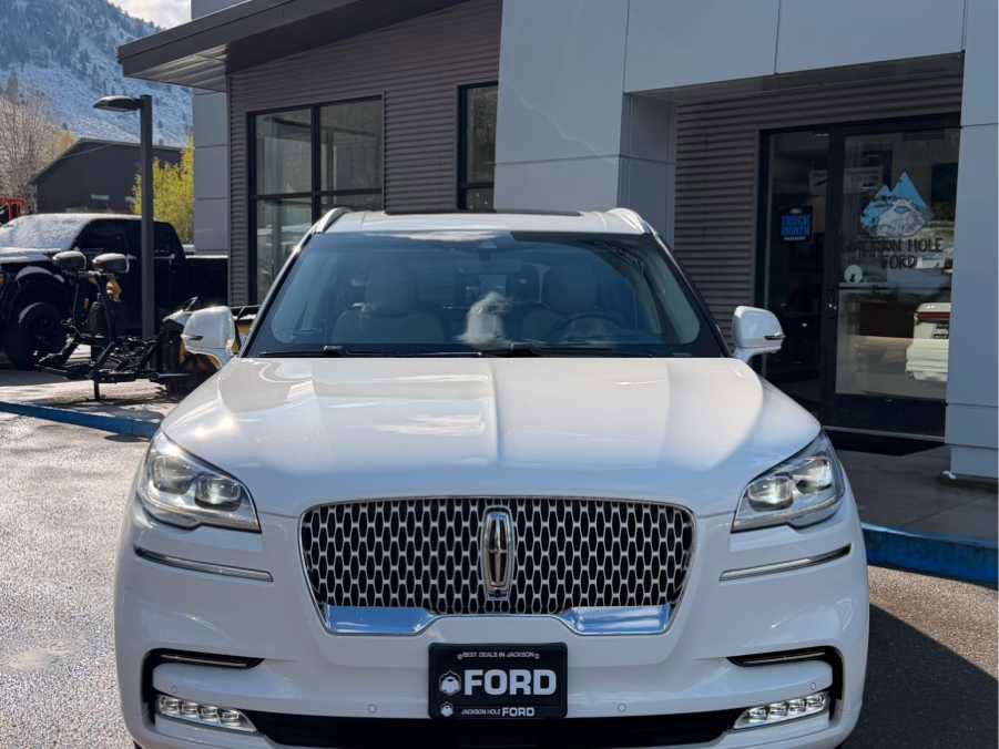 Used 2022 Lincoln Aviator Reserve w/ Equipment Group 201A AWD/4WD image 2