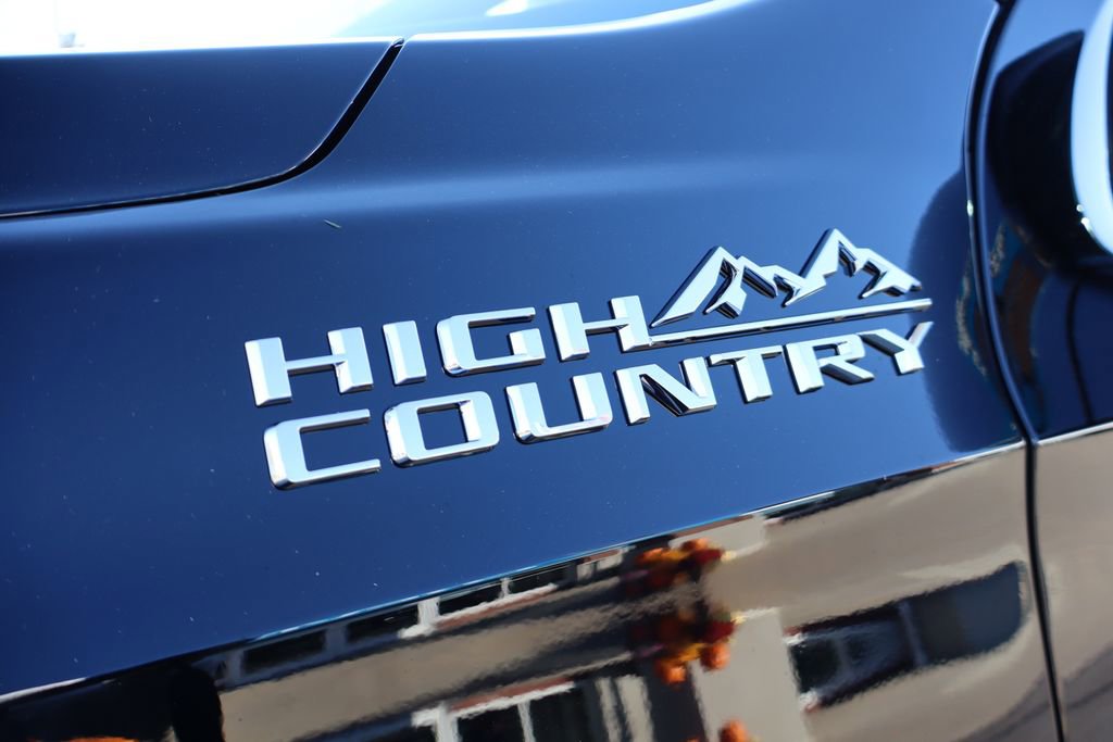 New 2026 Chevrolet Suburban High Country image 8