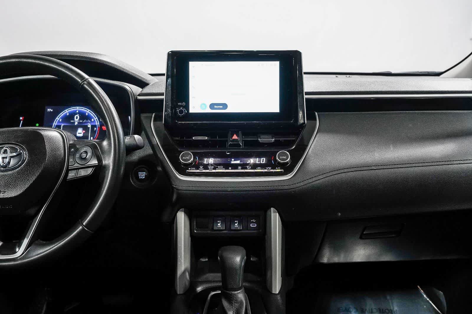 Used 2025 Toyota Corolla Cross XLE w/ Convenience Package FWD image 13