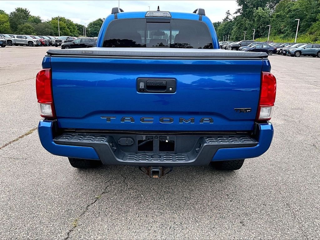 Used 2017 Toyota Tacoma TRD Sport w/ Tow Package (A/T) AWD/4WD image 10