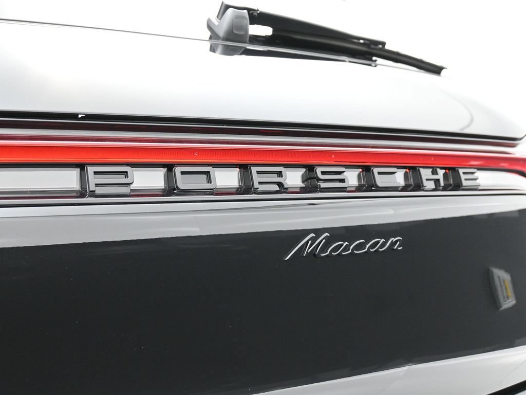 Certified 2026 Porsche Macan AWD/4WD image 14