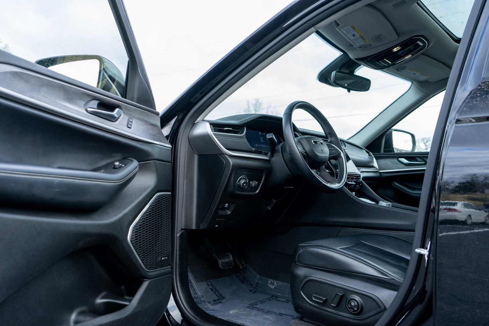Used 2022 Jeep Grand Cherokee L Limited image 14