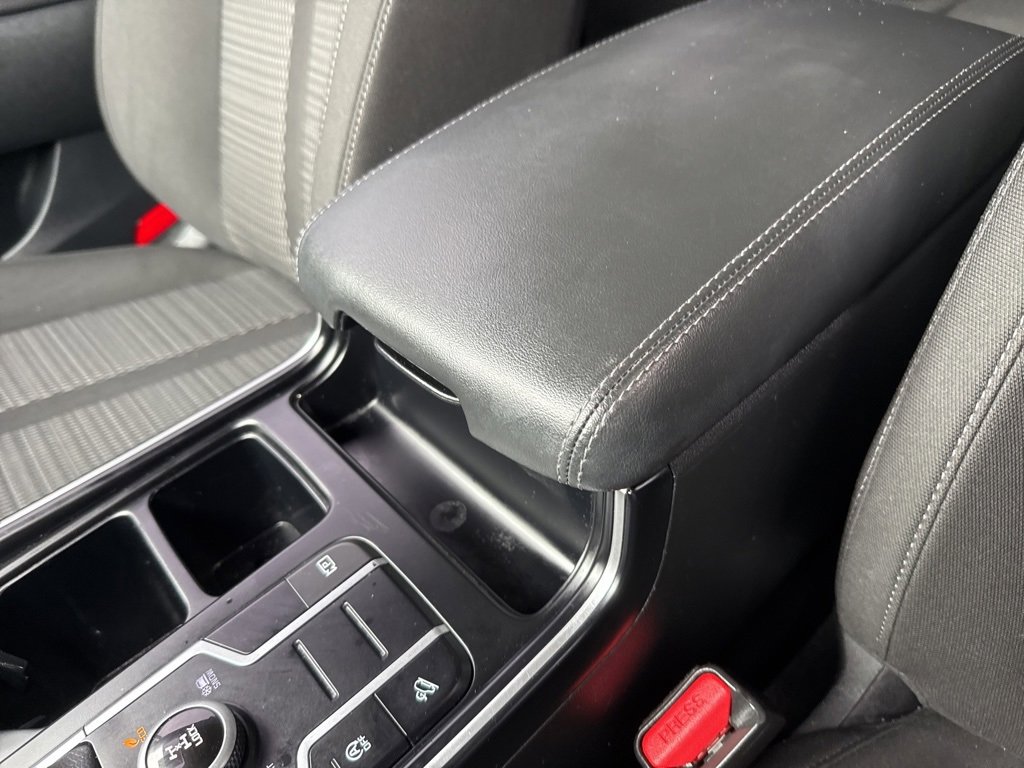 Used 2023 Kia Sorento LX image 35