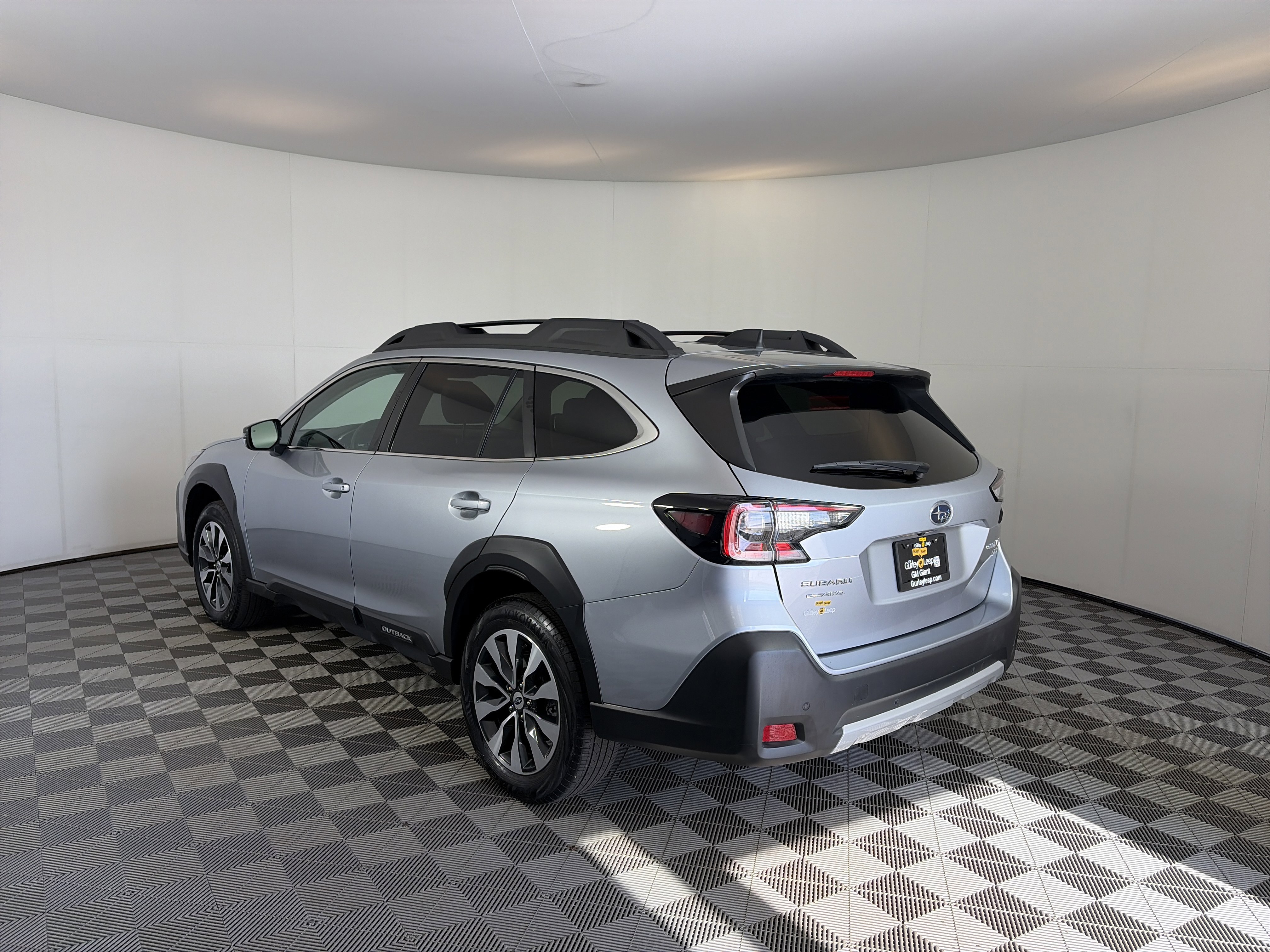 Used 2023 Subaru Outback Limited XT AWD/4WD image 3