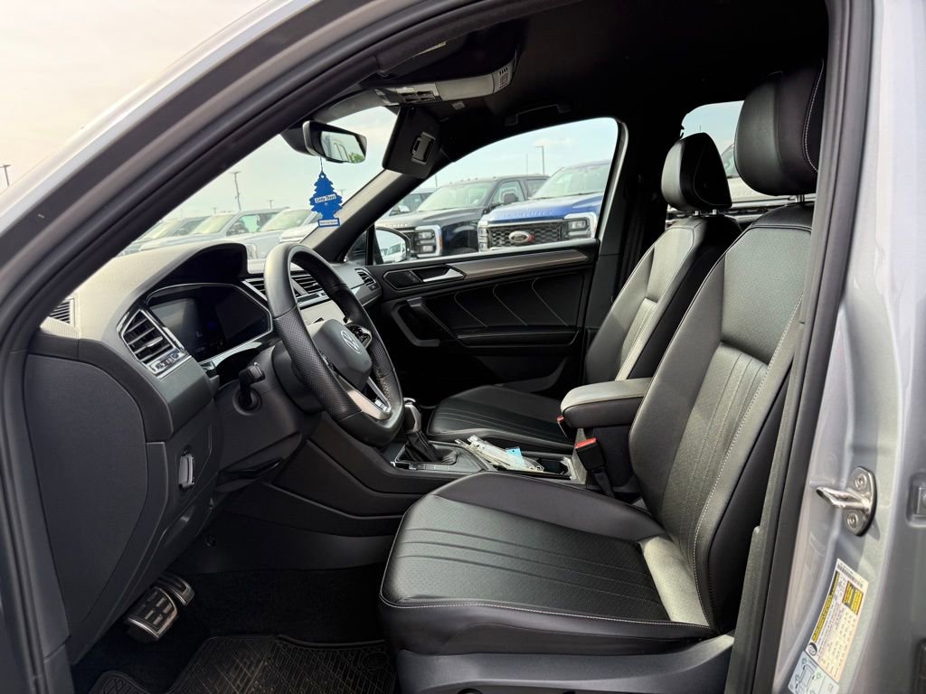 Used 2022 Volkswagen Tiguan SE R-Line FWD image 6