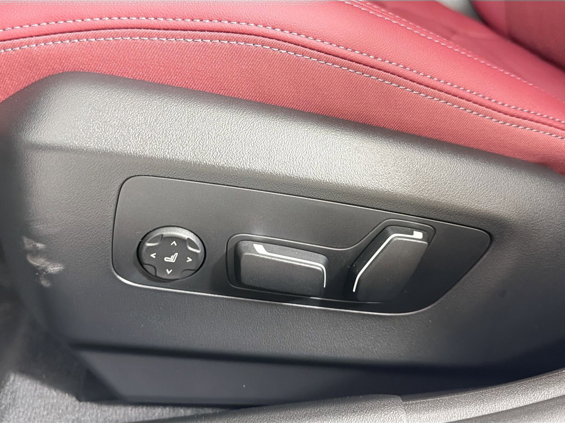 New 2026 BMW 540i xDrive w/ M Sport Package image 19