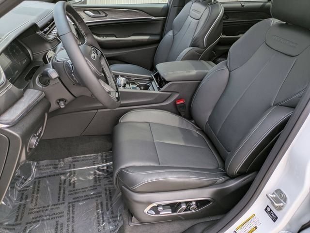 New 2025 Jeep Grand Cherokee L Overland w/ Advanced Protech Group III AWD/4WD image 14