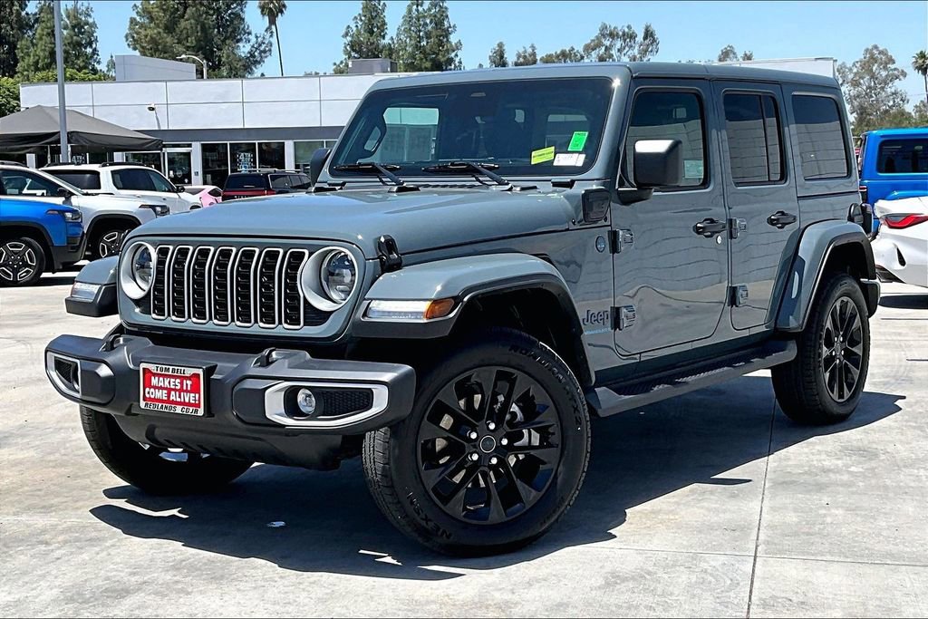 Used 2025 Jeep Wrangler Unlimited Sahara AWD/4WD image 2
