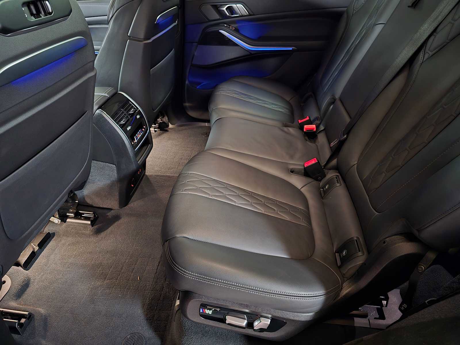 Used 2023 BMW X7 M60i w/ Climate Comfort Package image 21