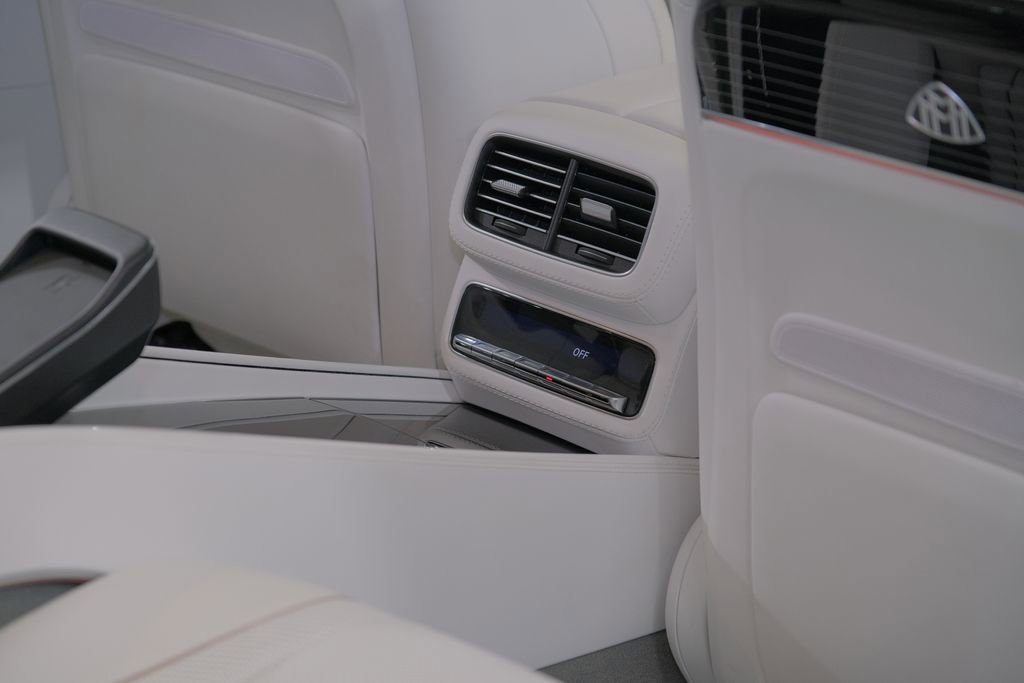 Used 2022 Mercedes-Benz Maybach GLS 600 4MATIC image 40