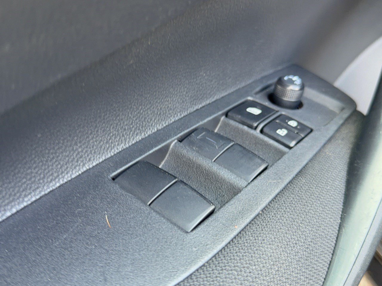 Used 2025 Toyota Corolla LE FWD image 15