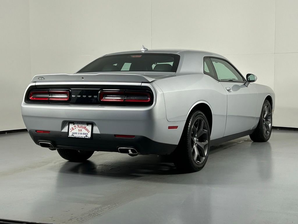 Used 2019 Dodge Challenger SXT w/ Plus Package RWD image 7