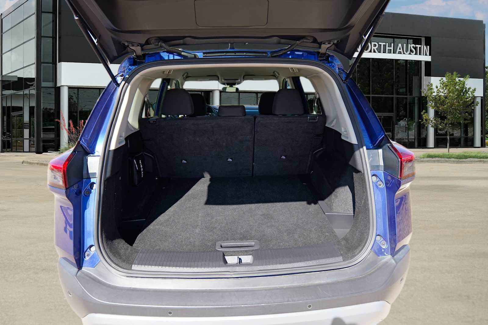 Used 2023 Nissan Rogue S image 28