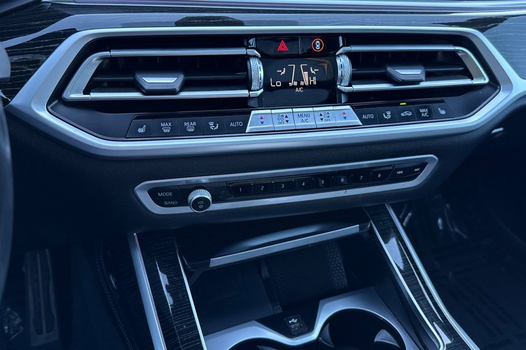 Used 2022 BMW X7 xDrive40i w/ M Sport Package image 24