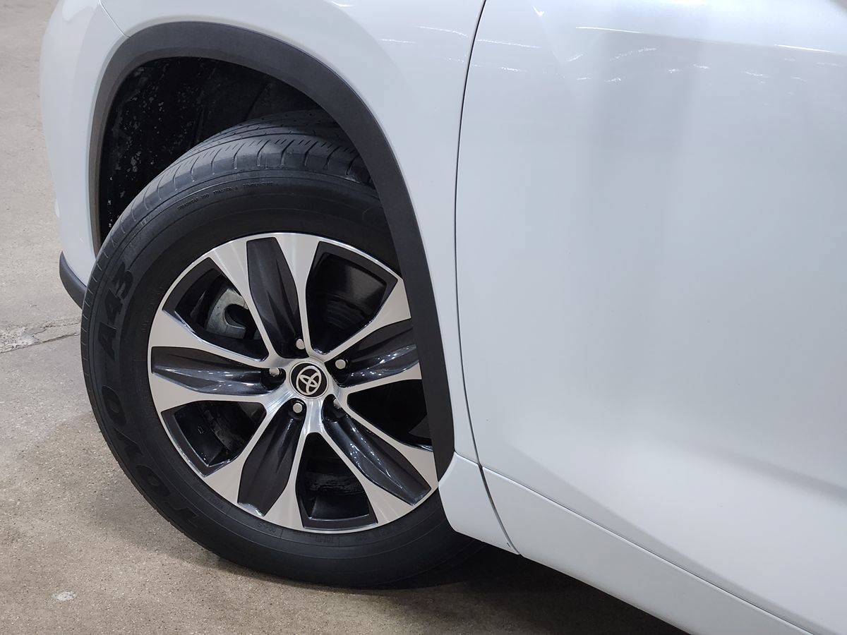 Used 2022 Toyota Highlander XLE FWD image 23