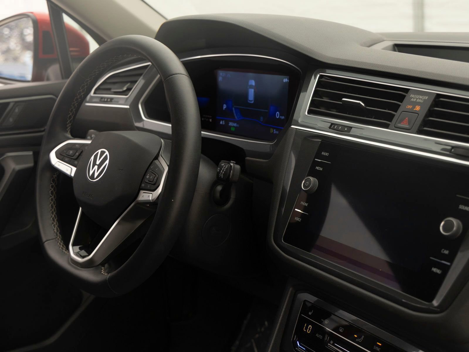 Used 2022 Volkswagen Tiguan SE w/ Panoramic Sunroof Package AWD/4WD image 29