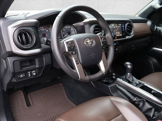 Used 2017 Toyota Tacoma Limited w/ Tow Package AWD/4WD image 13
