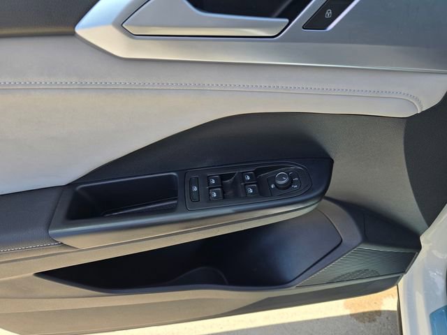 Used 2025 Volkswagen Taos SE AWD/4WD image 18