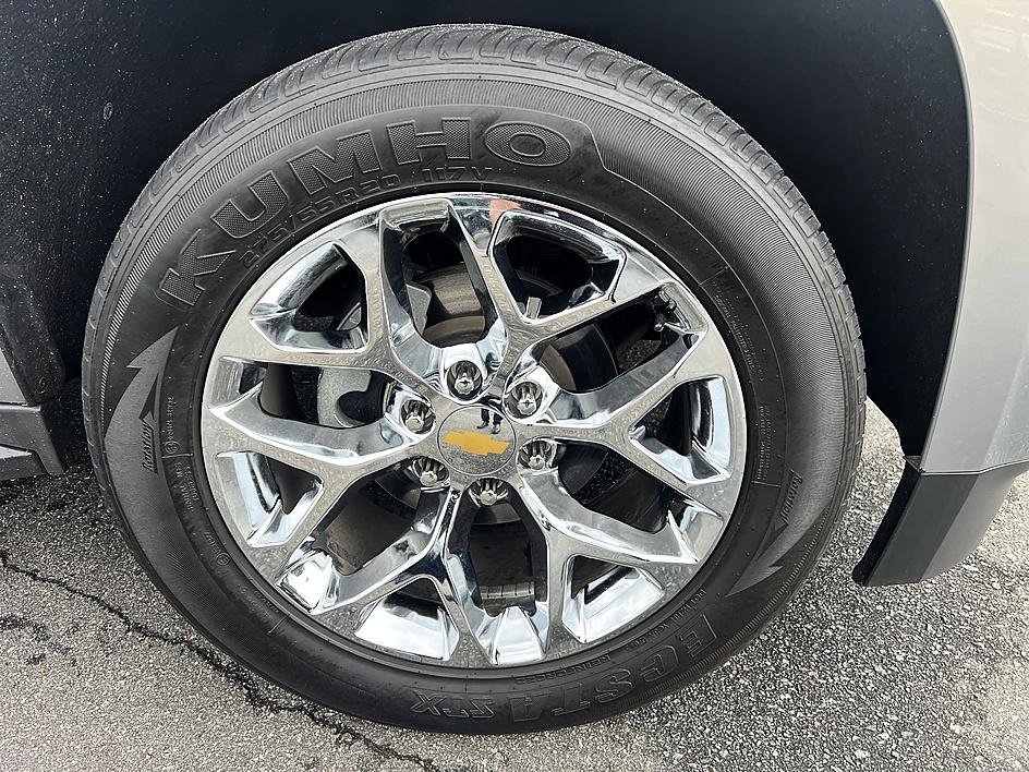 Used 2019 Chevrolet Suburban LT AWD/4WD image 13