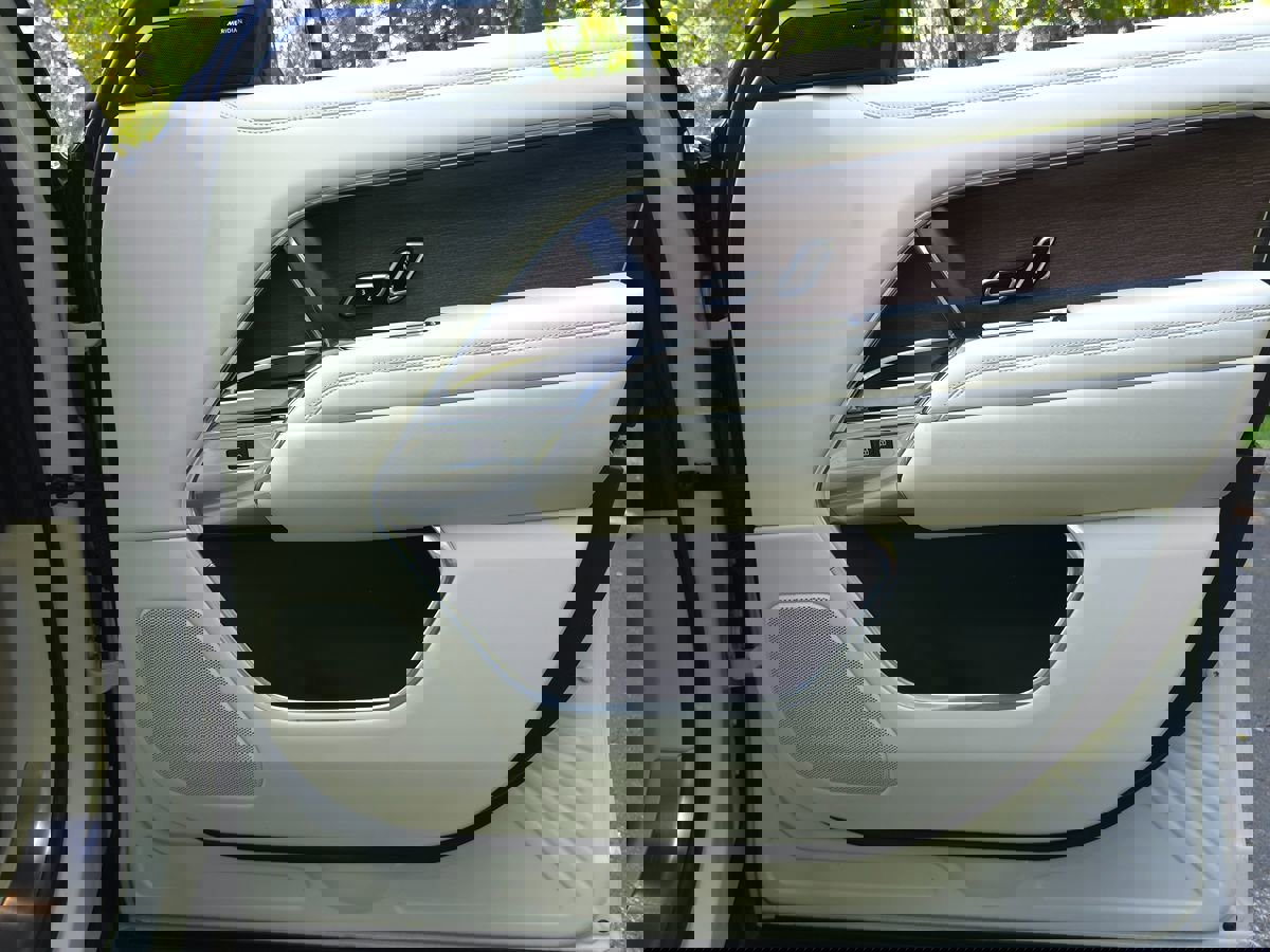 Used 2023 Land Rover Range Rover SE image 24