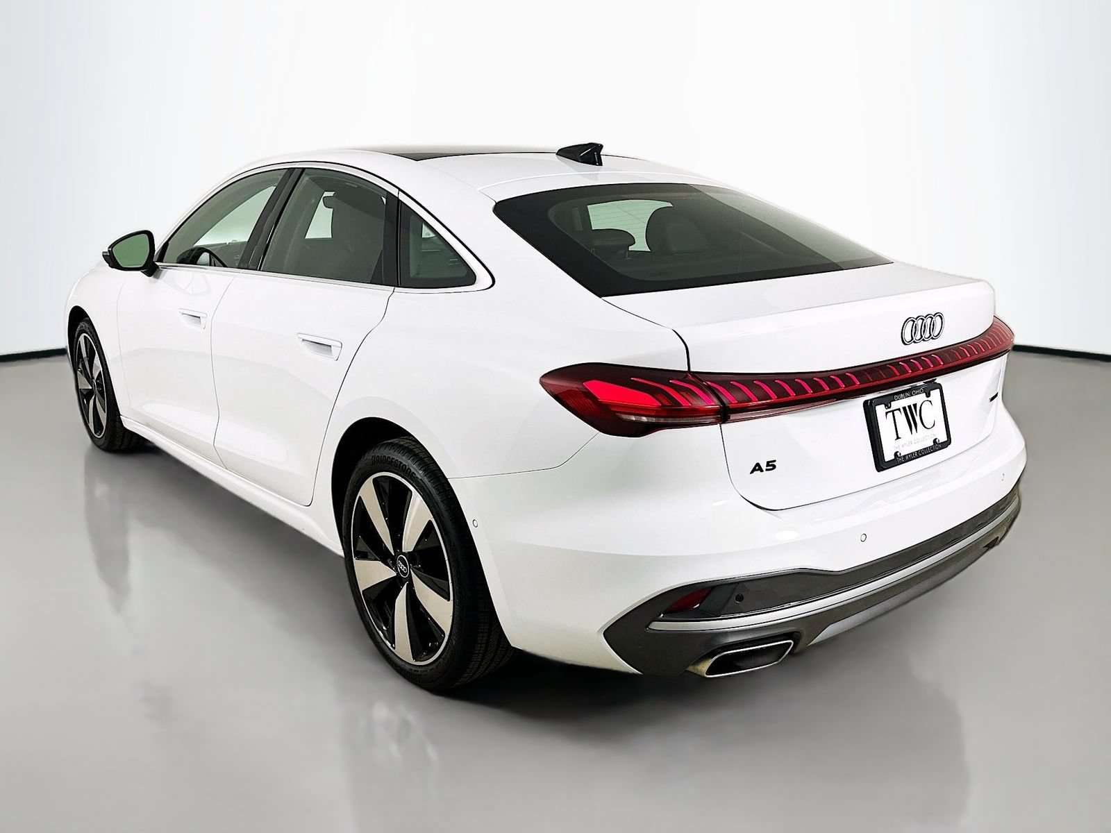 Used 2025 Audi A5 2.0T Premium Plus w/ Premium Plus AWD/4WD image 7