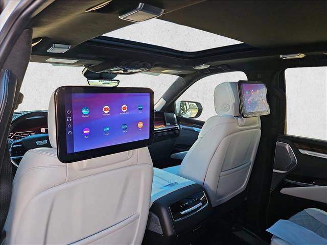 Used 2025 Cadillac Escalade Sport Platinum w/ LPO, ONYX Package AWD/4WD image 24